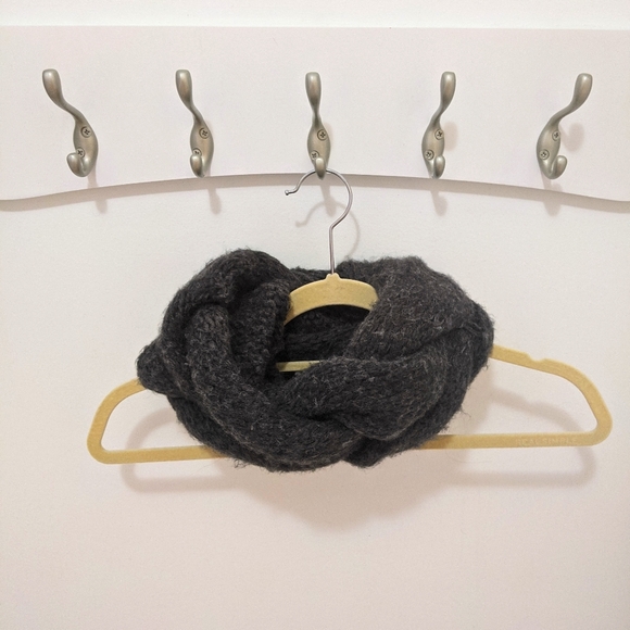 Grey Circle Scarf - Picture 1 of 1